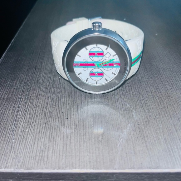 Gucci Watch - Picture 1 of 3